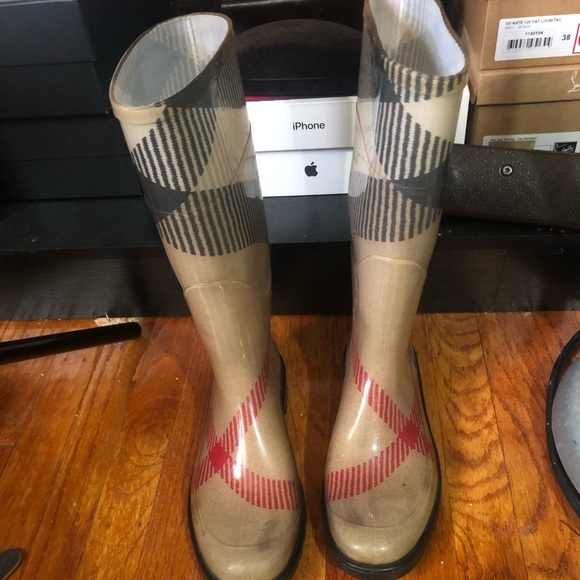 Burberry Rainboots - Picture 1 of 8